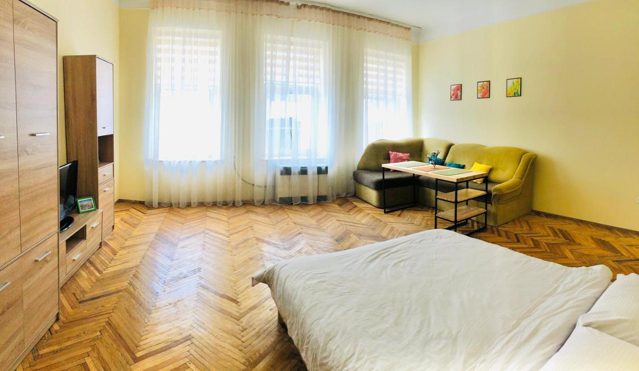 Apartment Near Opera On Horodotska 11 Lviv Eksteriør bilde